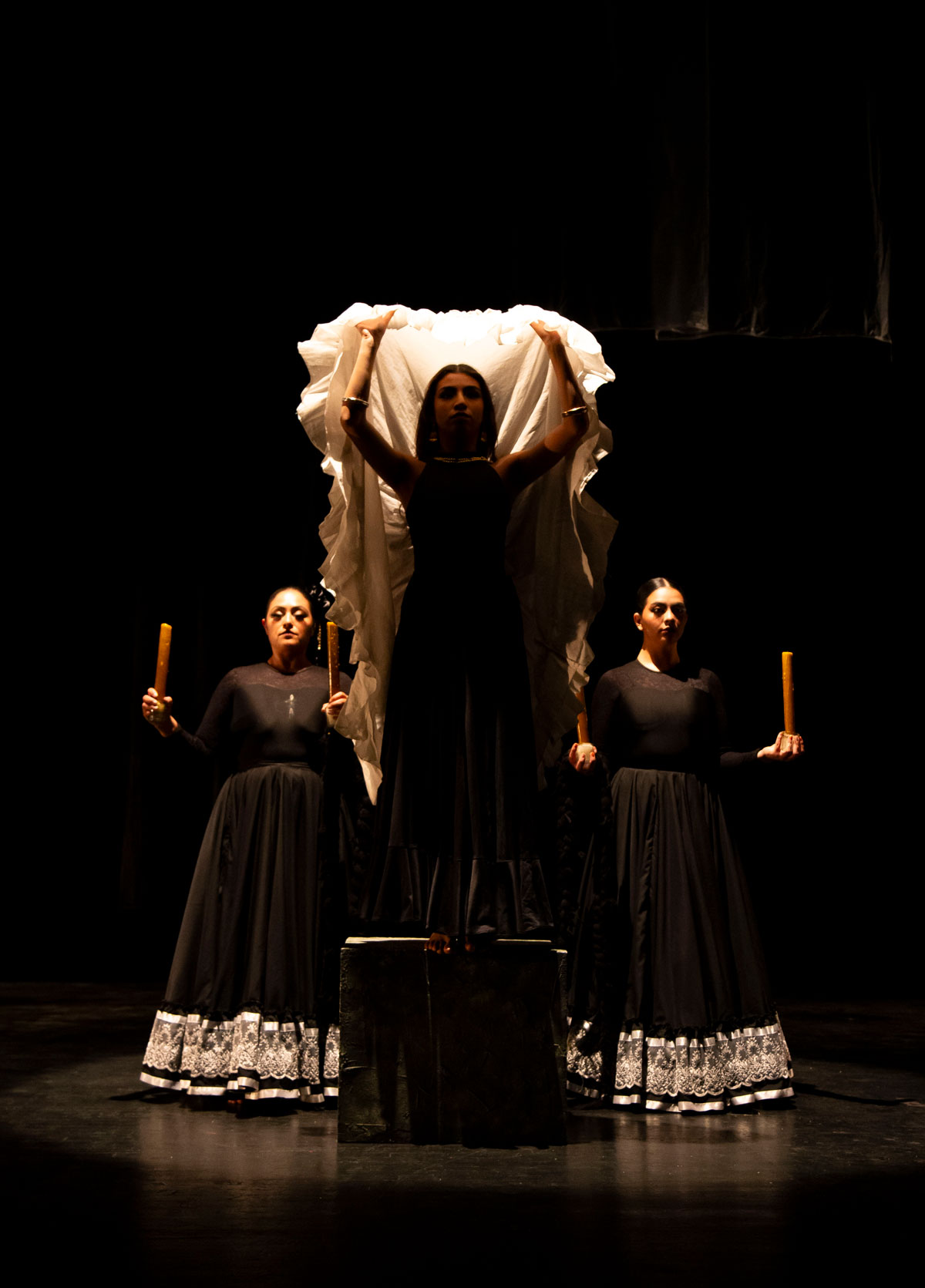 Cartas de amor suspendido. Una danza profanada